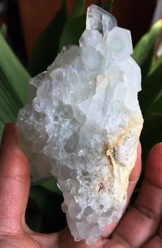 275.9g Clear Natural Beautiful QUARTZ green pyramid Crystal Cluster Specimen