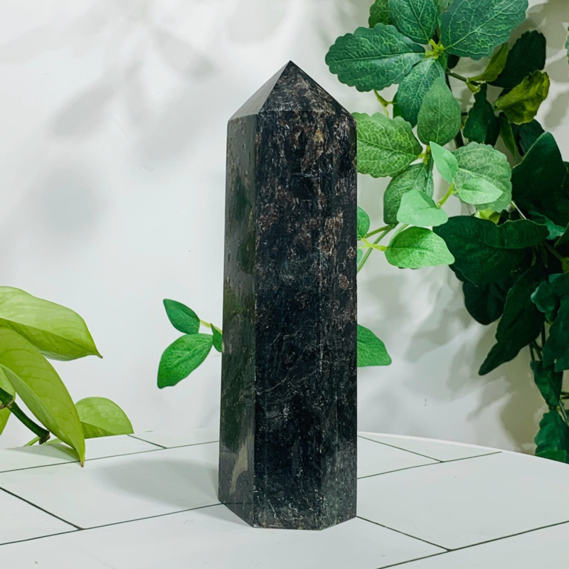 892g Natural Firework Stone Quartz Obelisk Crystal Wand Point Tower Healing