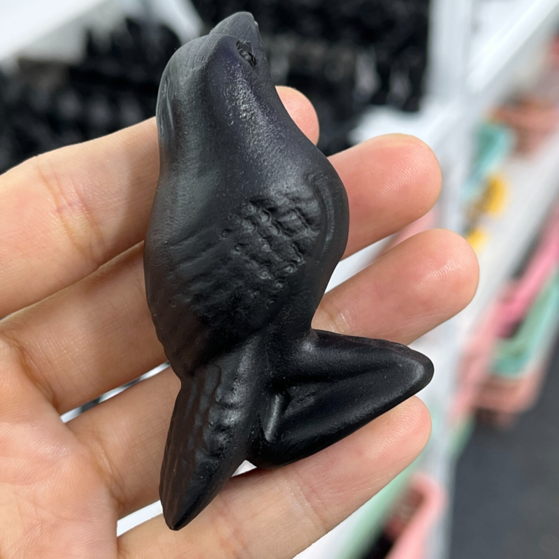 1pc Natural obsidian bird carved quartz crystal skull animal random gift 2”