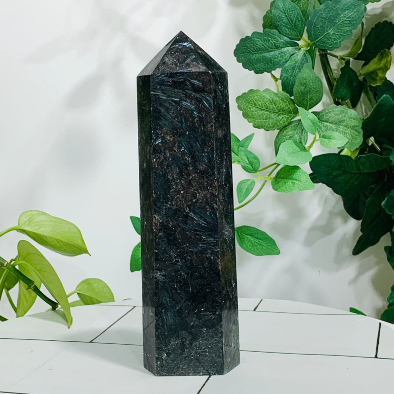 892g Natural Firework Stone Quartz Obelisk Crystal Wand Point Tower Healing