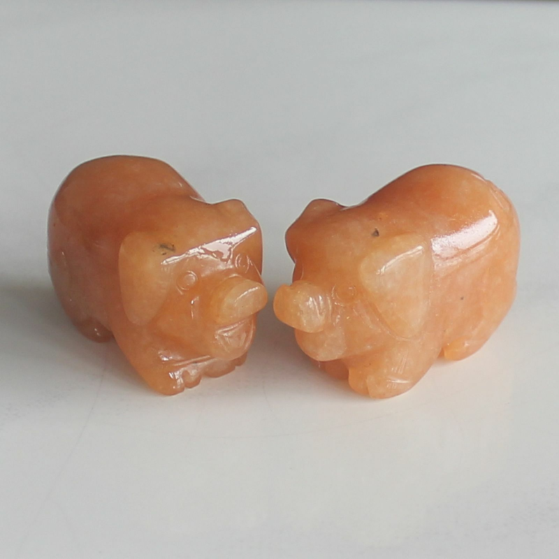 2pcs Mini carved gemstome crystal pig figurine animal carving pockets stone 30mm