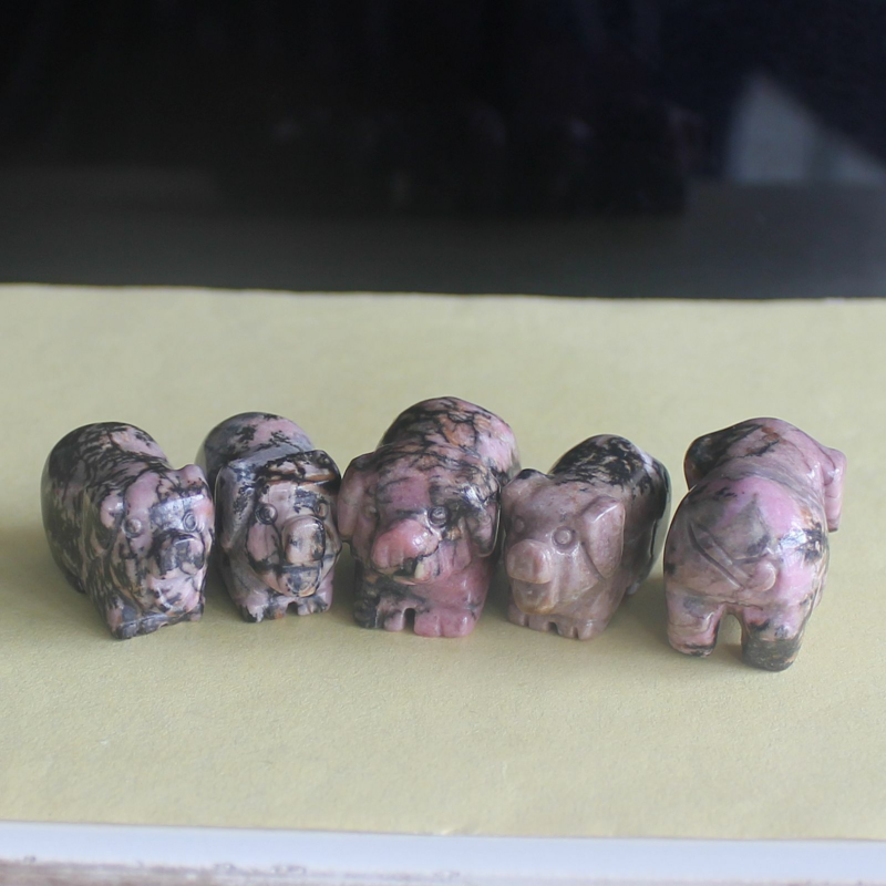 2pcs Mini carved gemstome crystal pig figurine animal carving pockets stone 30mm