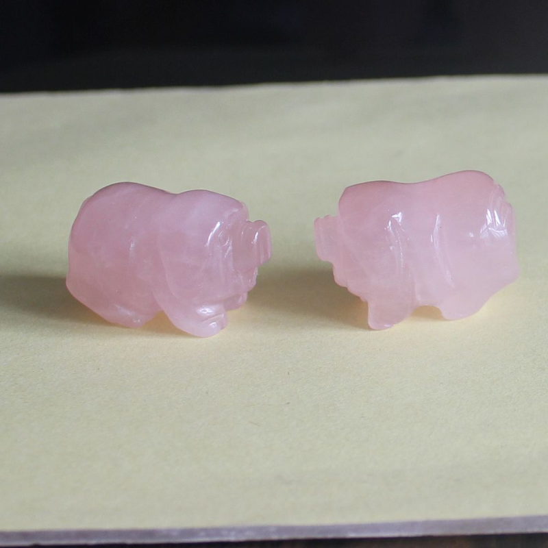 2pcs Mini carved gemstome crystal pig figurine animal carving pockets stone 30mm