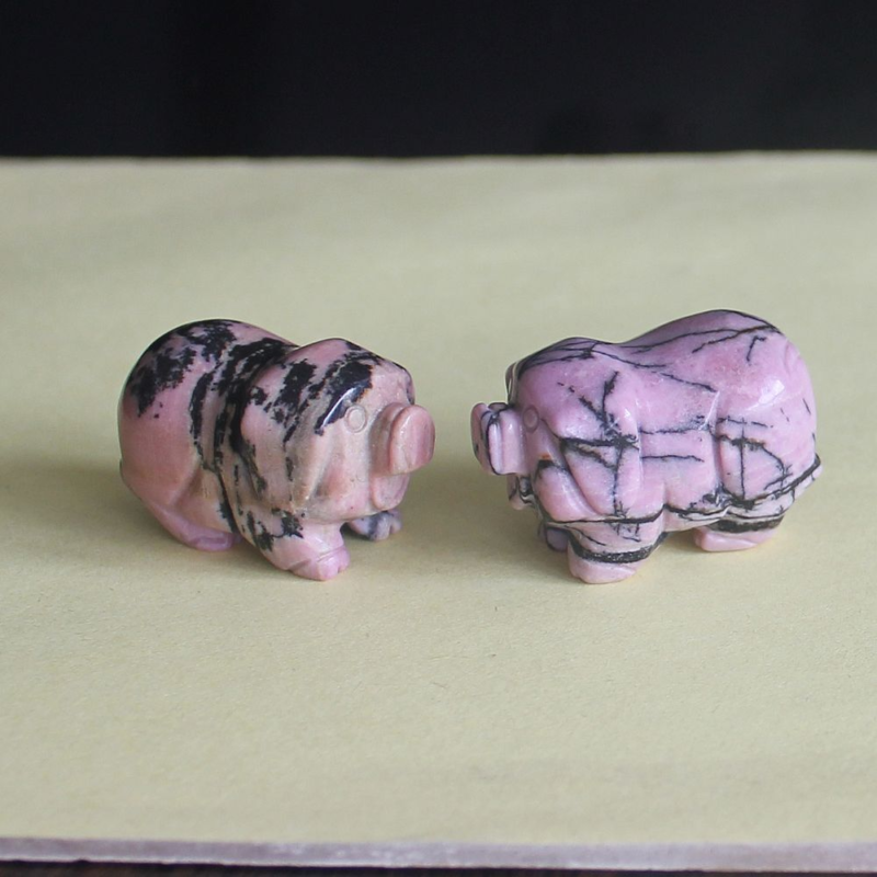 2pcs Mini carved gemstome crystal pig figurine animal carving pockets stone 30mm