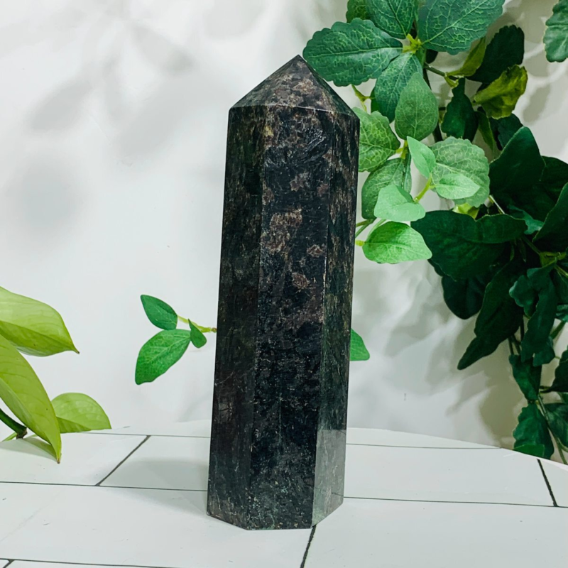 892g Natural Firework Stone Quartz Obelisk Crystal Wand Point Tower Healing