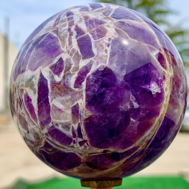 1.29LB Natural beautiful Dream Amethyst Quartz Crystal Sphere Ball Healing