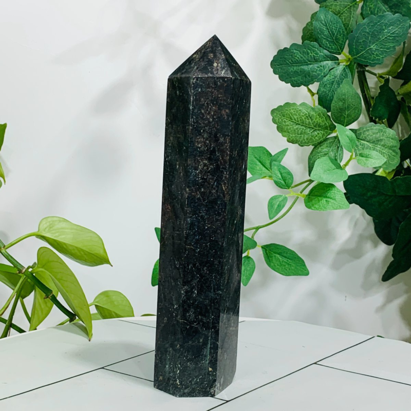 892g Natural Firework Stone Quartz Obelisk Crystal Wand Point Tower Healing