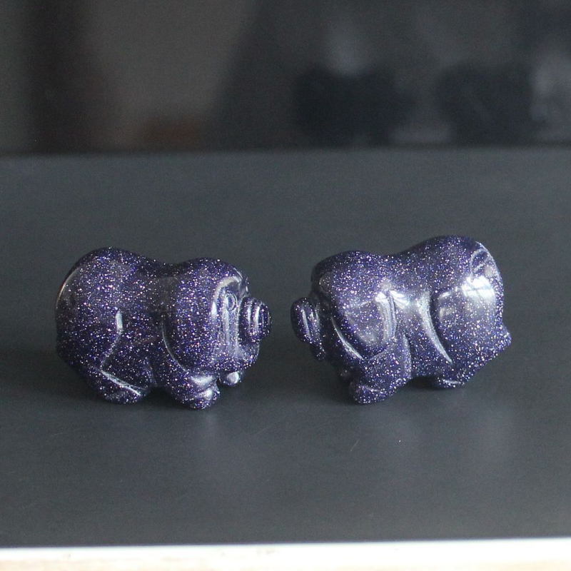 2pcs Mini carved gemstome crystal pig figurine animal carving pockets stone 30mm