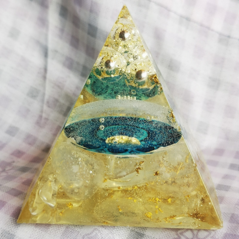 110G Crystal Energy Pyramid Meditation Healing