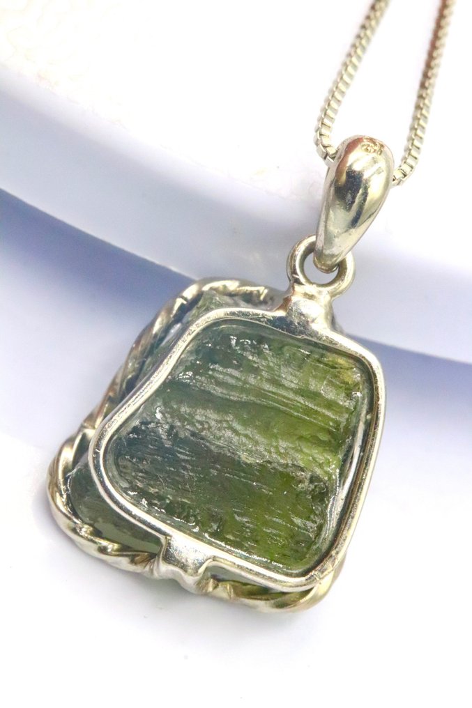 Amazing Moldavite pendant - Necklace/Pendant- 7 g