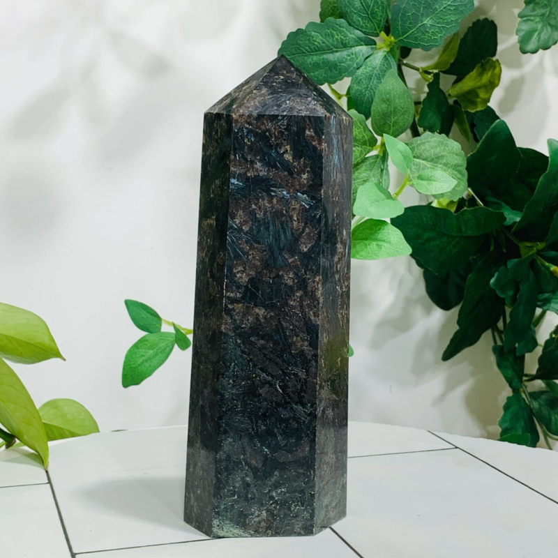 892g Natural Firework Stone Quartz Obelisk Crystal Wand Point Tower Healing