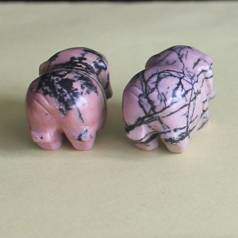 2pcs Mini carved gemstome crystal pig figurine animal carving pockets stone 30mm