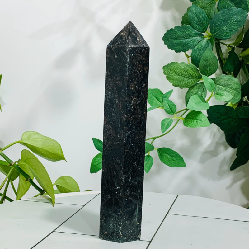 892g Natural Firework Stone Quartz Obelisk Crystal Wand Point Tower Healing