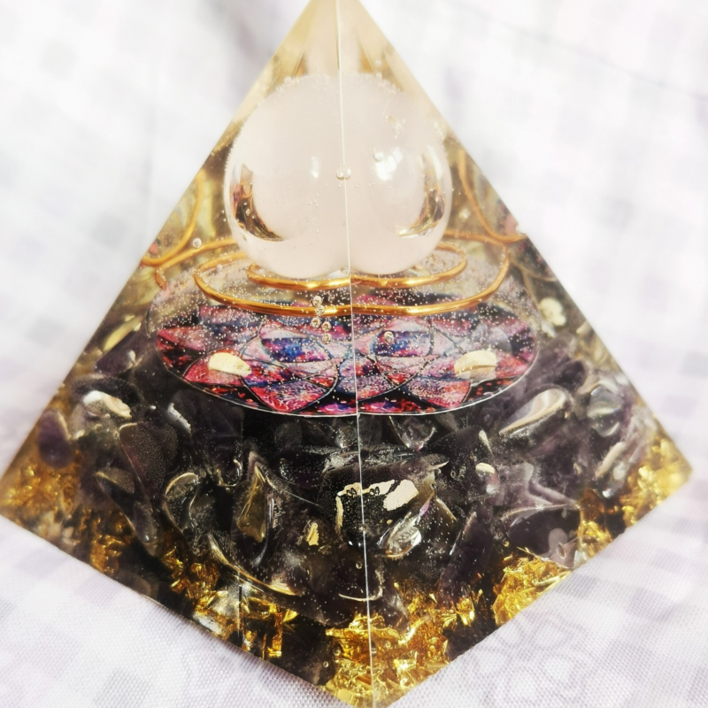 110G Crystal Energy Pyramid Meditation Healing