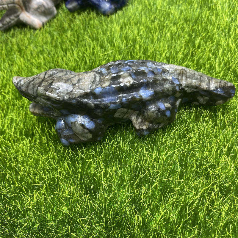 1pc Natural amphibole salamander Quartz hand carved Quartz Crystal stone skull
