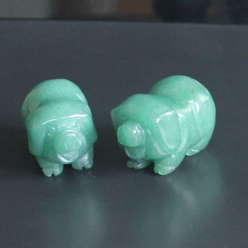 2pcs Mini carved gemstome crystal pig figurine animal carving pockets stone 30mm