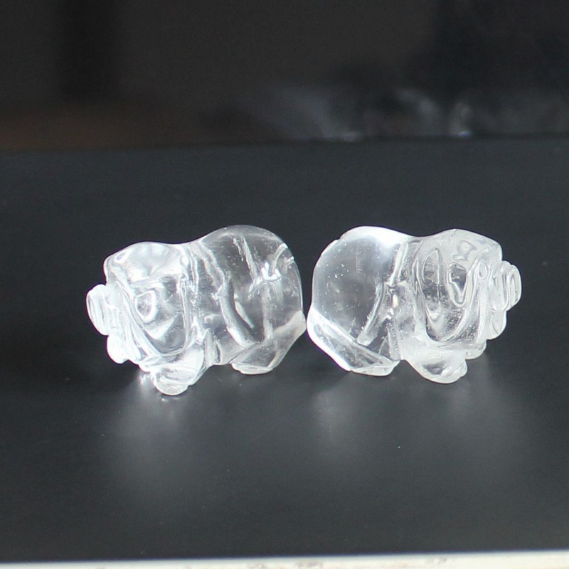 2pcs Mini carved gemstome crystal pig figurine animal carving pockets stone 30mm