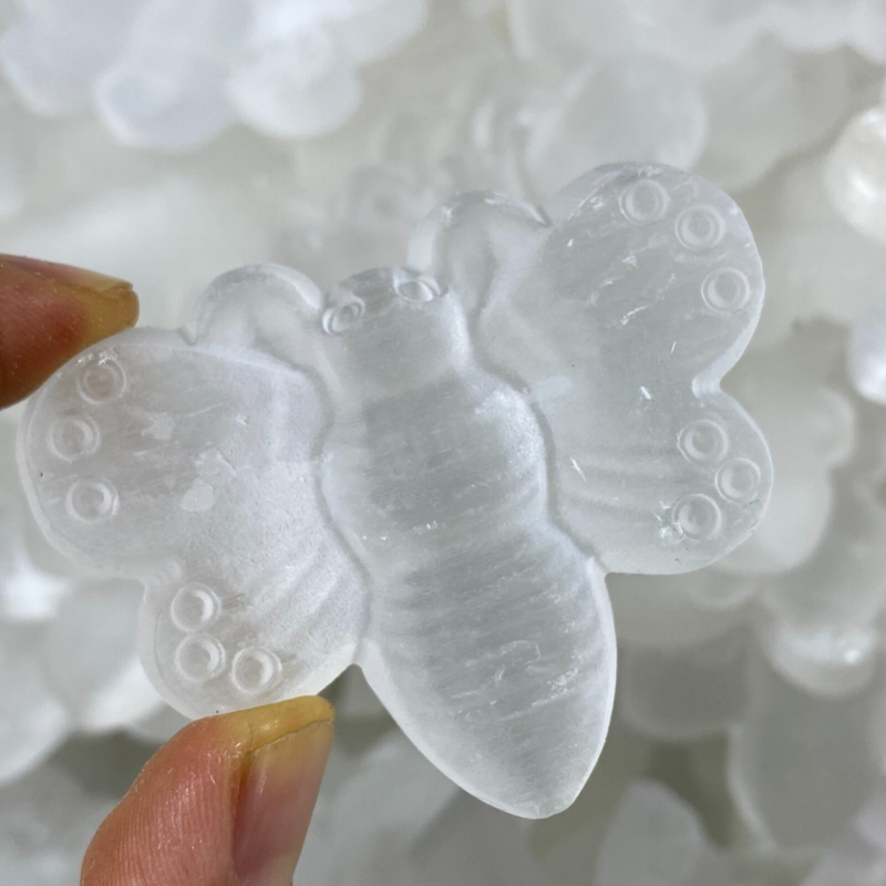 Natural Gypsum Selenite bee Hand Carved Quartz Crystal Reiki healing 1PC