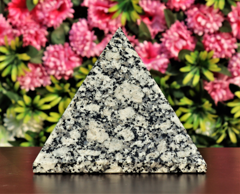 170 MM Natural Diorite Rock Stone Healing Power Chakra Reiki Aura Spirit Pyramid