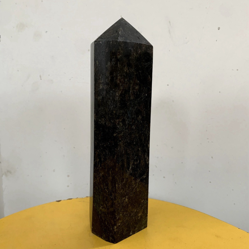 915g Natural Firework Stone Quartz Obelisk Crystal Wand Point Tower Healing