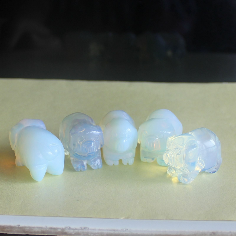 2pcs Mini carved gemstome crystal pig figurine animal carving pockets stone 30mm
