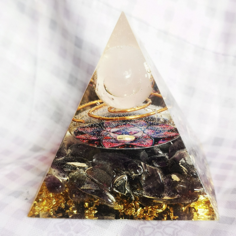 110G Crystal Energy Pyramid Meditation Healing