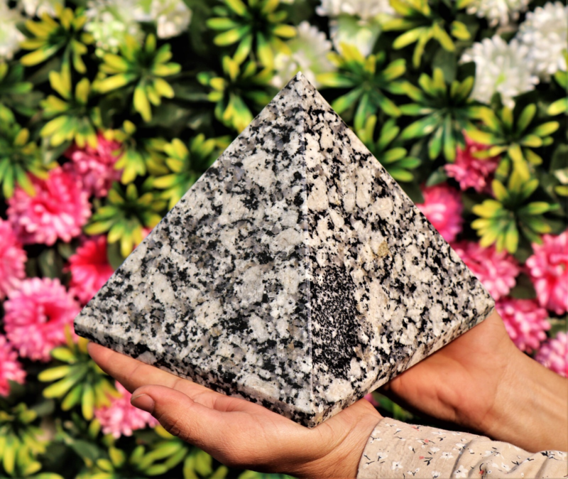170 MM Natural Diorite Rock Stone Healing Power Chakra Reiki Aura Spirit Pyramid