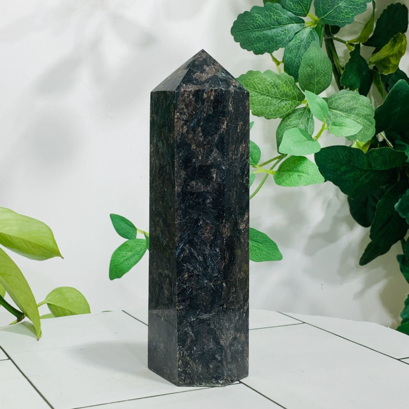 720g Natural Firework Stone Quartz Obelisk Crystal Wand Point Tower Healing