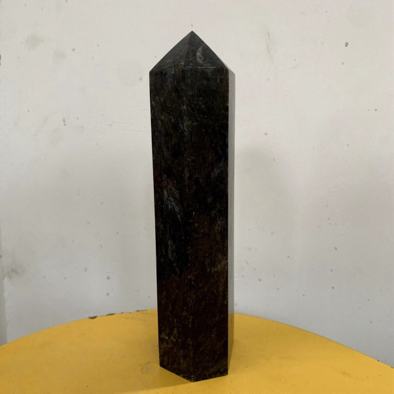 915g Natural Firework Stone Quartz Obelisk Crystal Wand Point Tower Healing