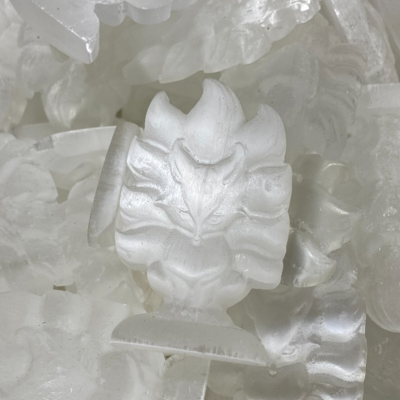 2"+Natural Gypsum Selenite fox Hand Carved Quartz Crystal Reiki healing 1PC