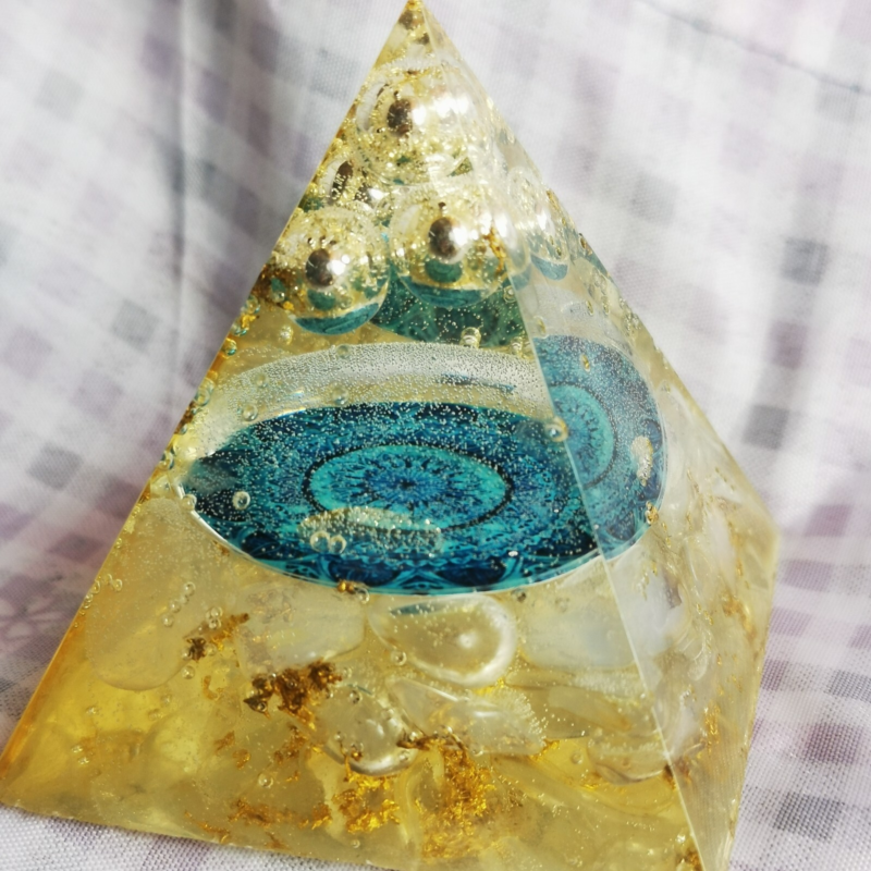 110G Crystal Energy Pyramid Meditation Healing