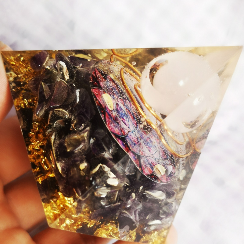 110G Crystal Energy Pyramid Meditation Healing