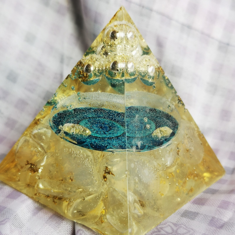 110G Crystal Energy Pyramid Meditation Healing