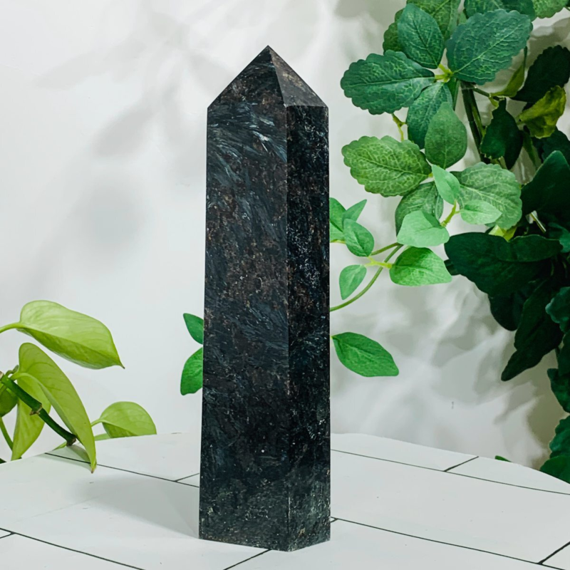892g Natural Firework Stone Quartz Obelisk Crystal Wand Point Tower Healing