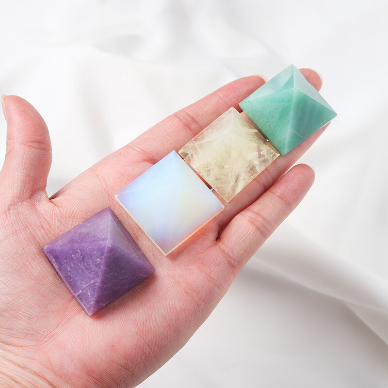Natural Quartz Crystal Energy Tower Pyramid Healing Reiki Gemstone Decor Gift