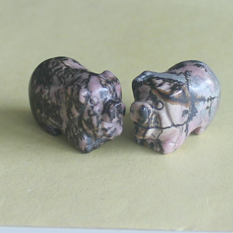 2pcs Mini carved gemstome crystal pig figurine animal carving pockets stone 30mm
