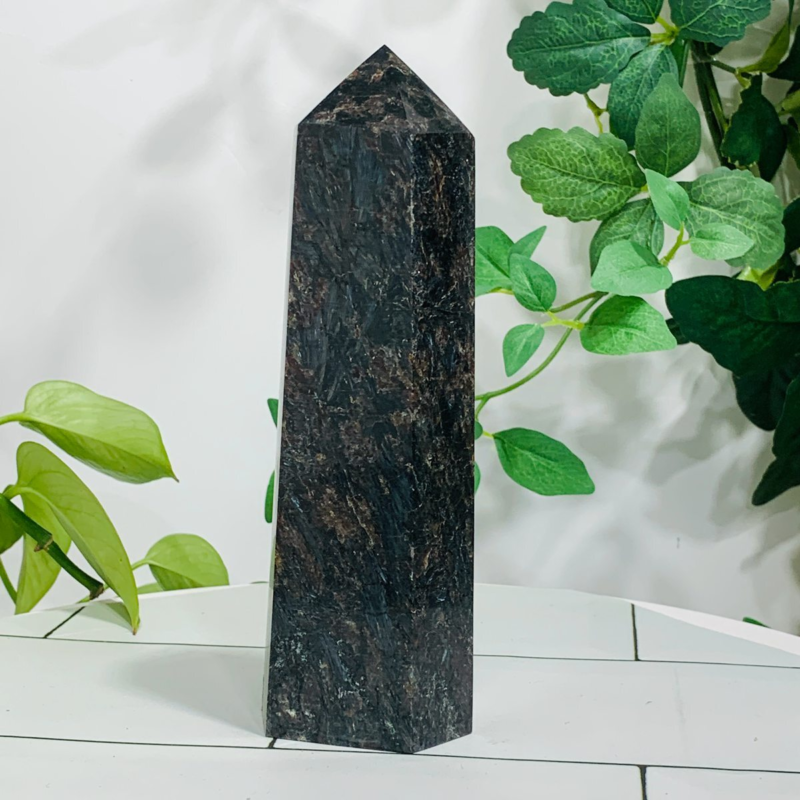 850g Natural Firework Stone Quartz Obelisk Crystal Wand Point Tower Healing