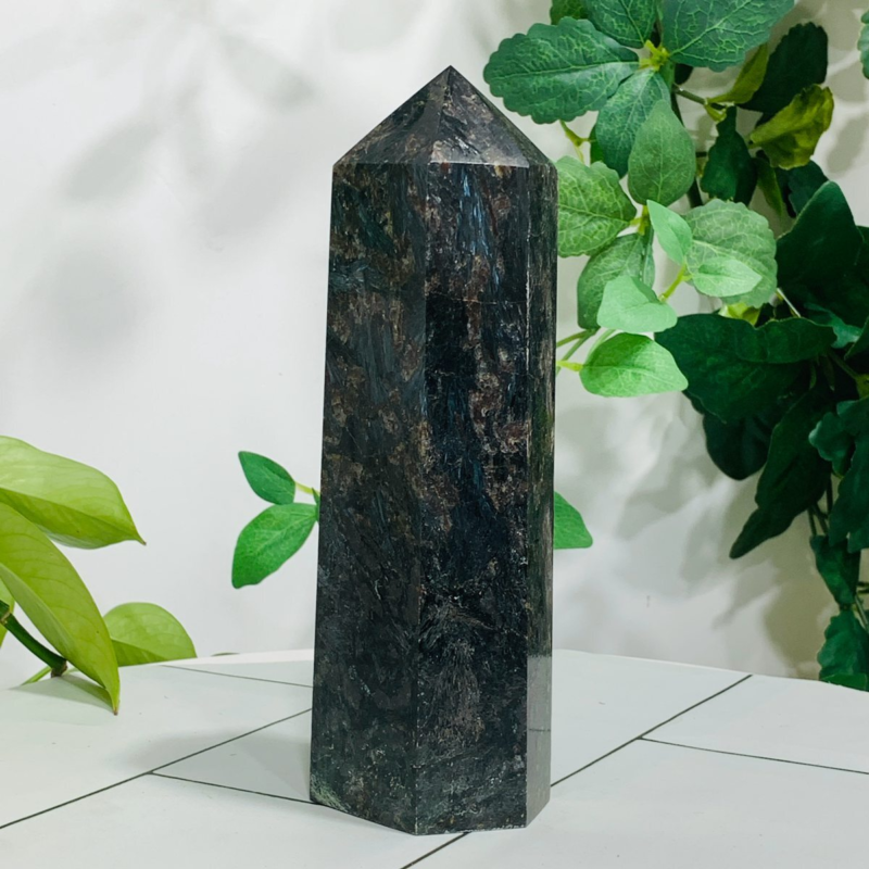 892g Natural Firework Stone Quartz Obelisk Crystal Wand Point Tower Healing
