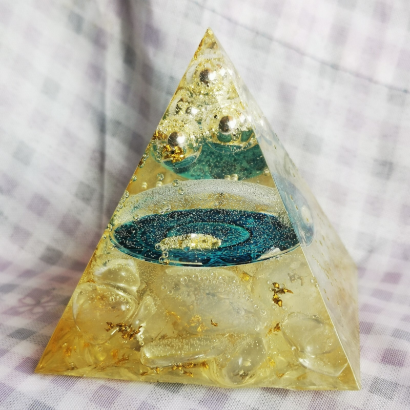 110G Crystal Energy Pyramid Meditation Healing
