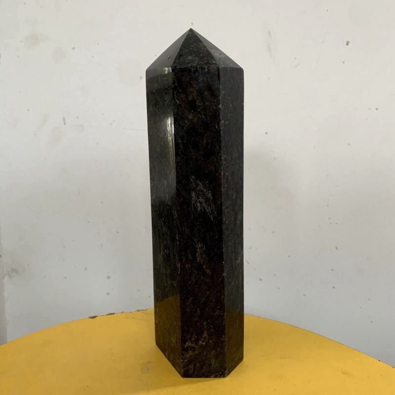915g Natural Firework Stone Quartz Obelisk Crystal Wand Point Tower Healing
