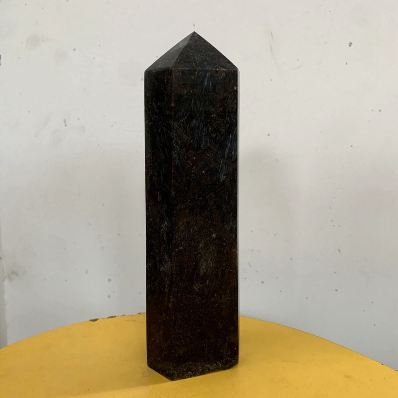 915g Natural Firework Stone Quartz Obelisk Crystal Wand Point Tower Healing