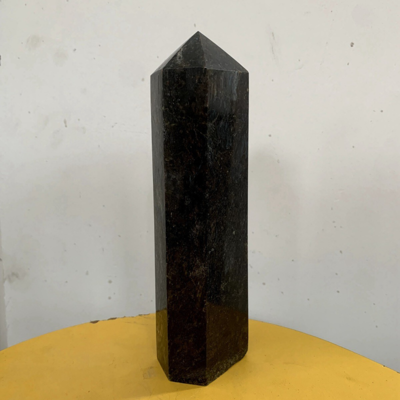 915g Natural Firework Stone Quartz Obelisk Crystal Wand Point Tower Healing