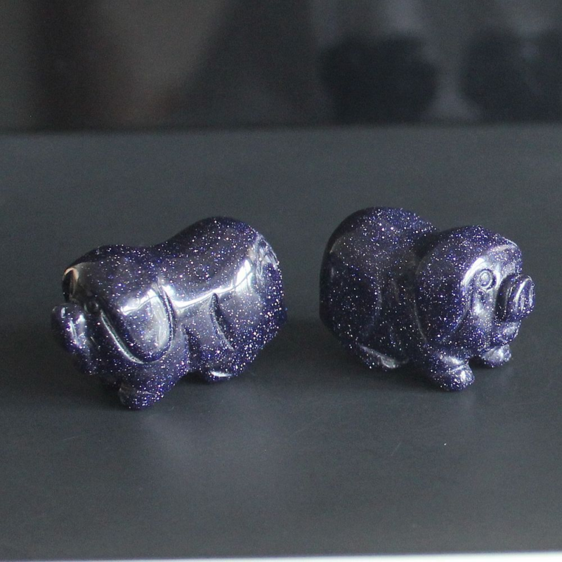 2pcs Mini carved gemstome crystal pig figurine animal carving pockets stone 30mm