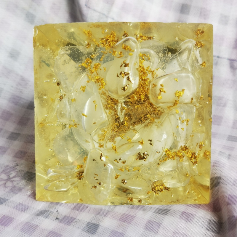 110G Crystal Energy Pyramid Meditation Healing