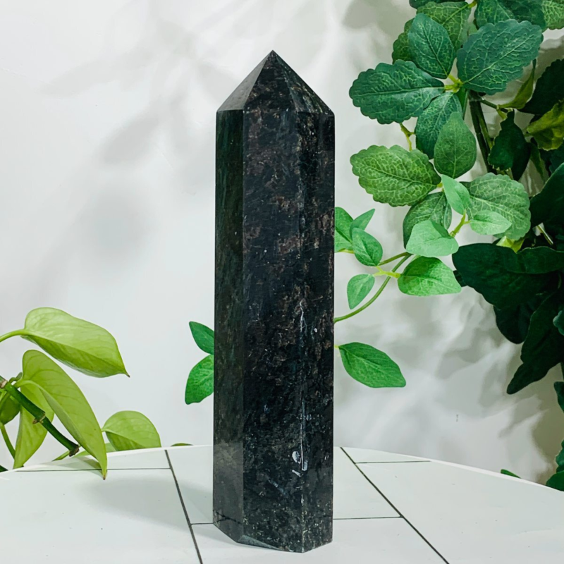 892g Natural Firework Stone Quartz Obelisk Crystal Wand Point Tower Healing