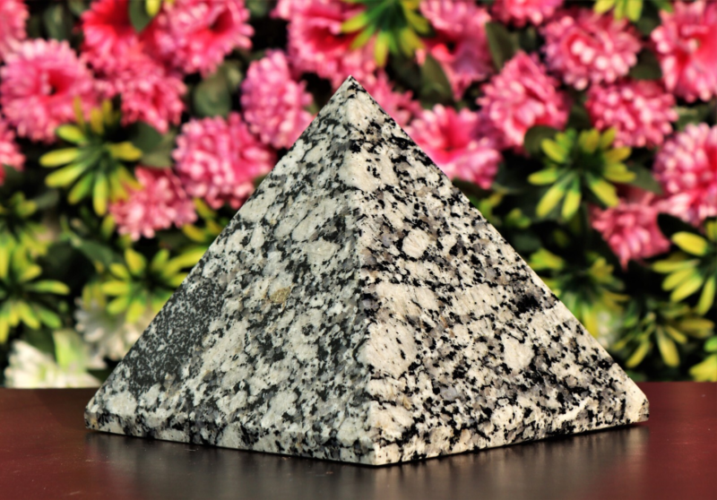 170 MM Natural Diorite Rock Stone Healing Power Chakra Reiki Aura Spirit Pyramid