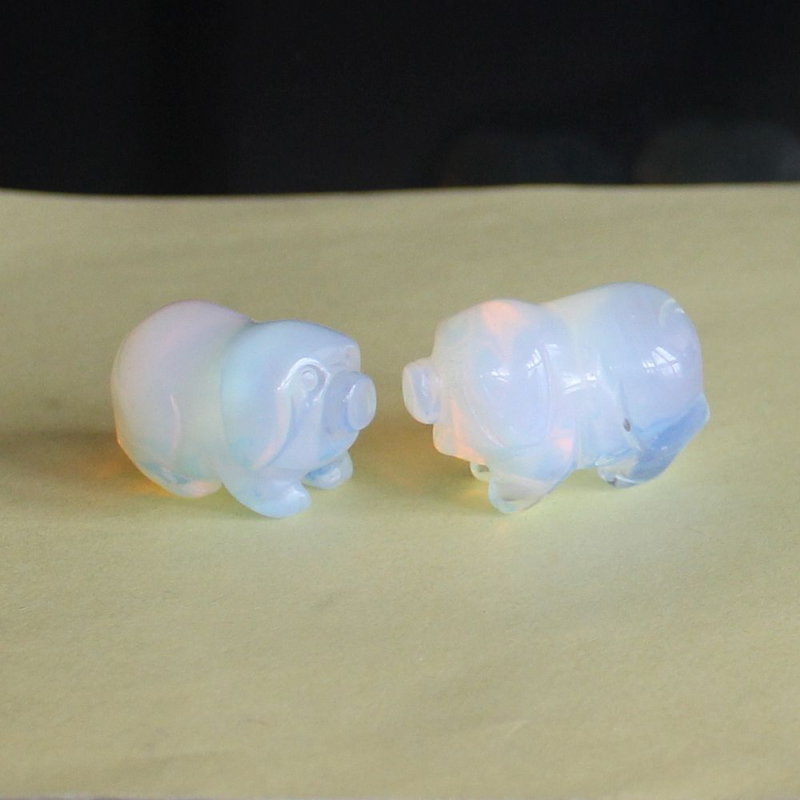 2pcs Mini carved gemstome crystal pig figurine animal carving pockets stone 30mm