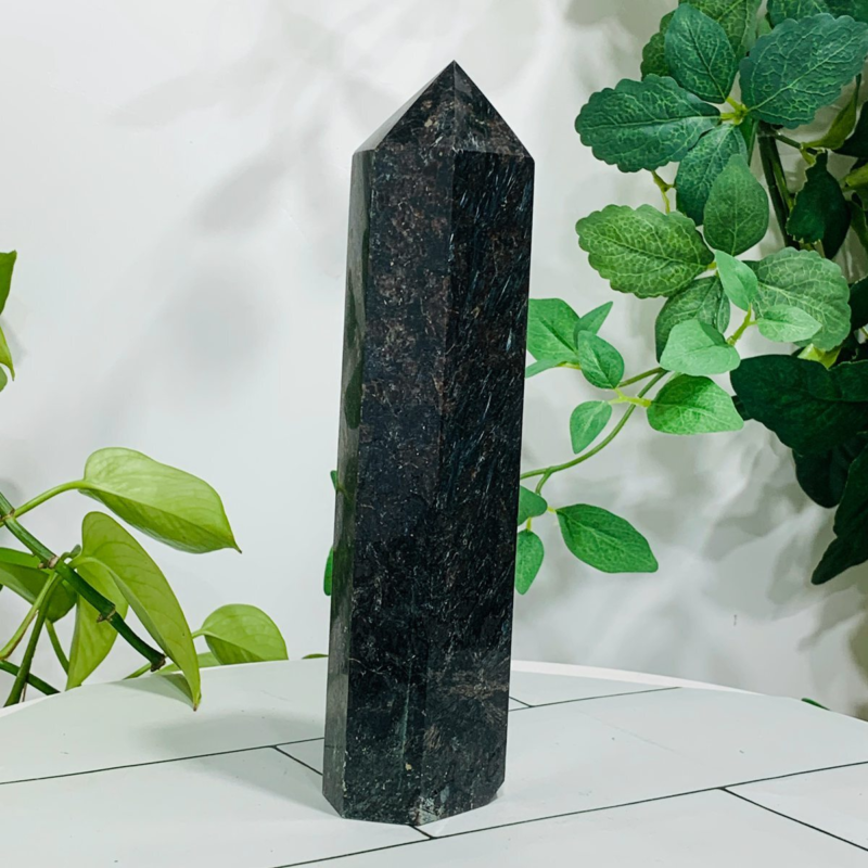 892g Natural Firework Stone Quartz Obelisk Crystal Wand Point Tower Healing