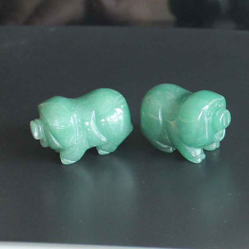 2pcs Mini carved gemstome crystal pig figurine animal carving pockets stone 30mm
