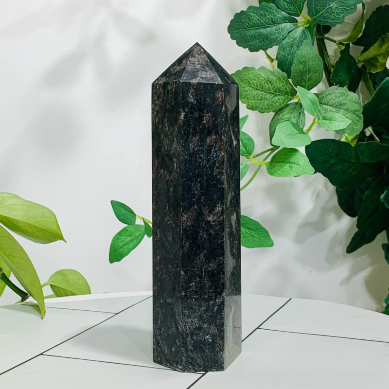 720g Natural Firework Stone Quartz Obelisk Crystal Wand Point Tower Healing